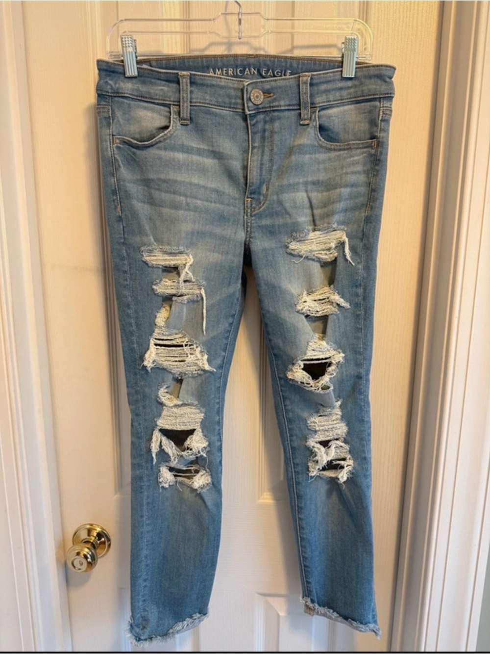 American Eagle Outfitters Light Wash Skinny Ripped Jeans